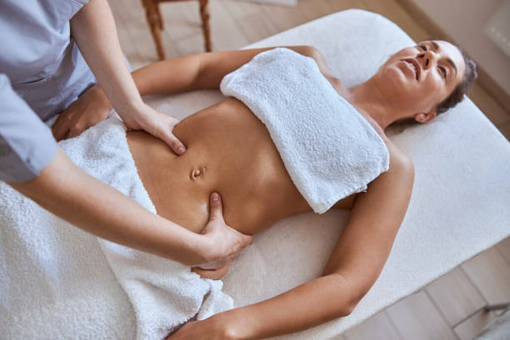 Abdominal lymphatic drainage massage treatment